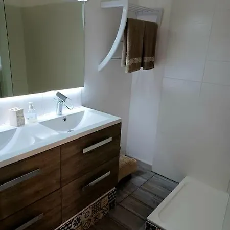 2 Chambres, Avec Terrasse/parking Apartment *