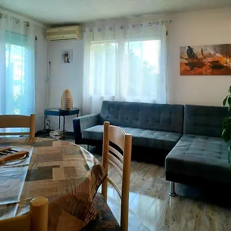 2 Chambres, Avec Terrasse/parking